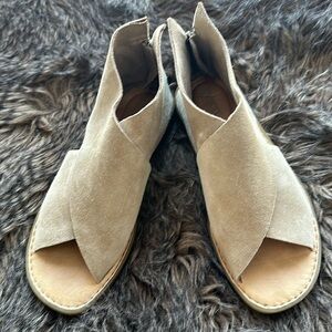 Sandals By Born Sundance  Catalog SZ 8M